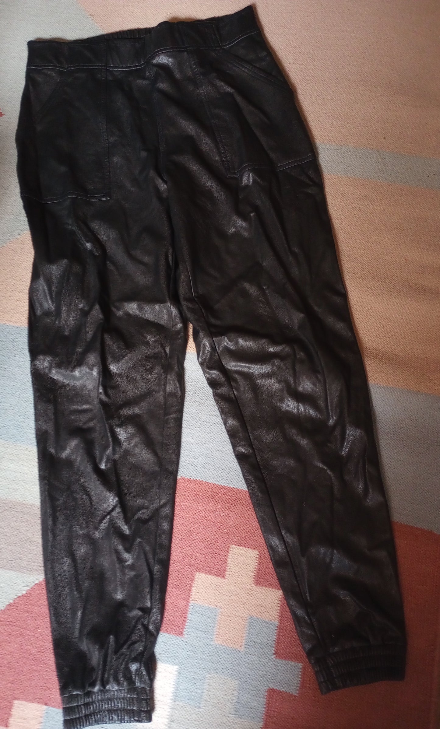 Spanx Joggers in a Brown-Black Sz Medium