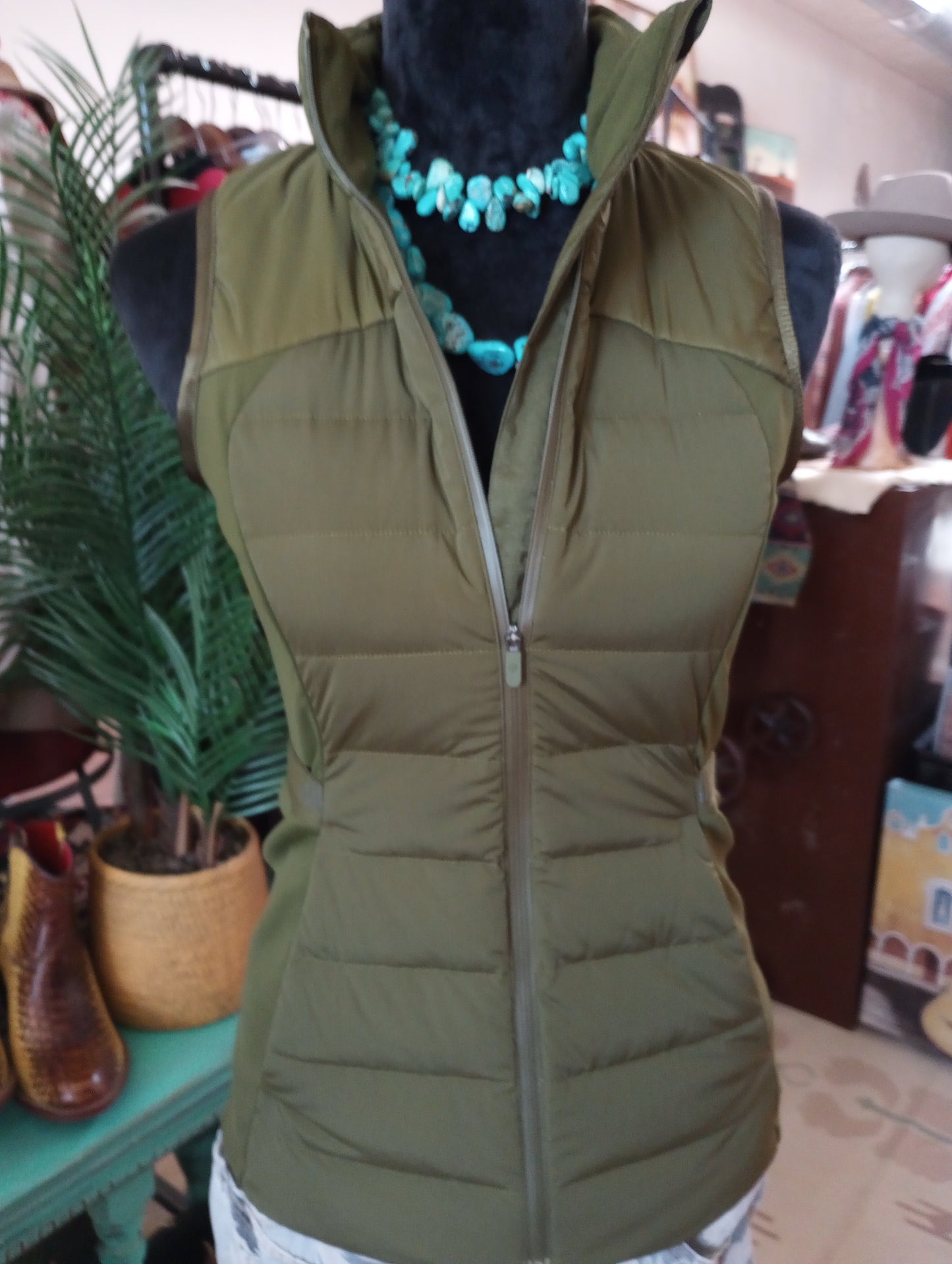 Lululemon Down For It All Vest Sz 4