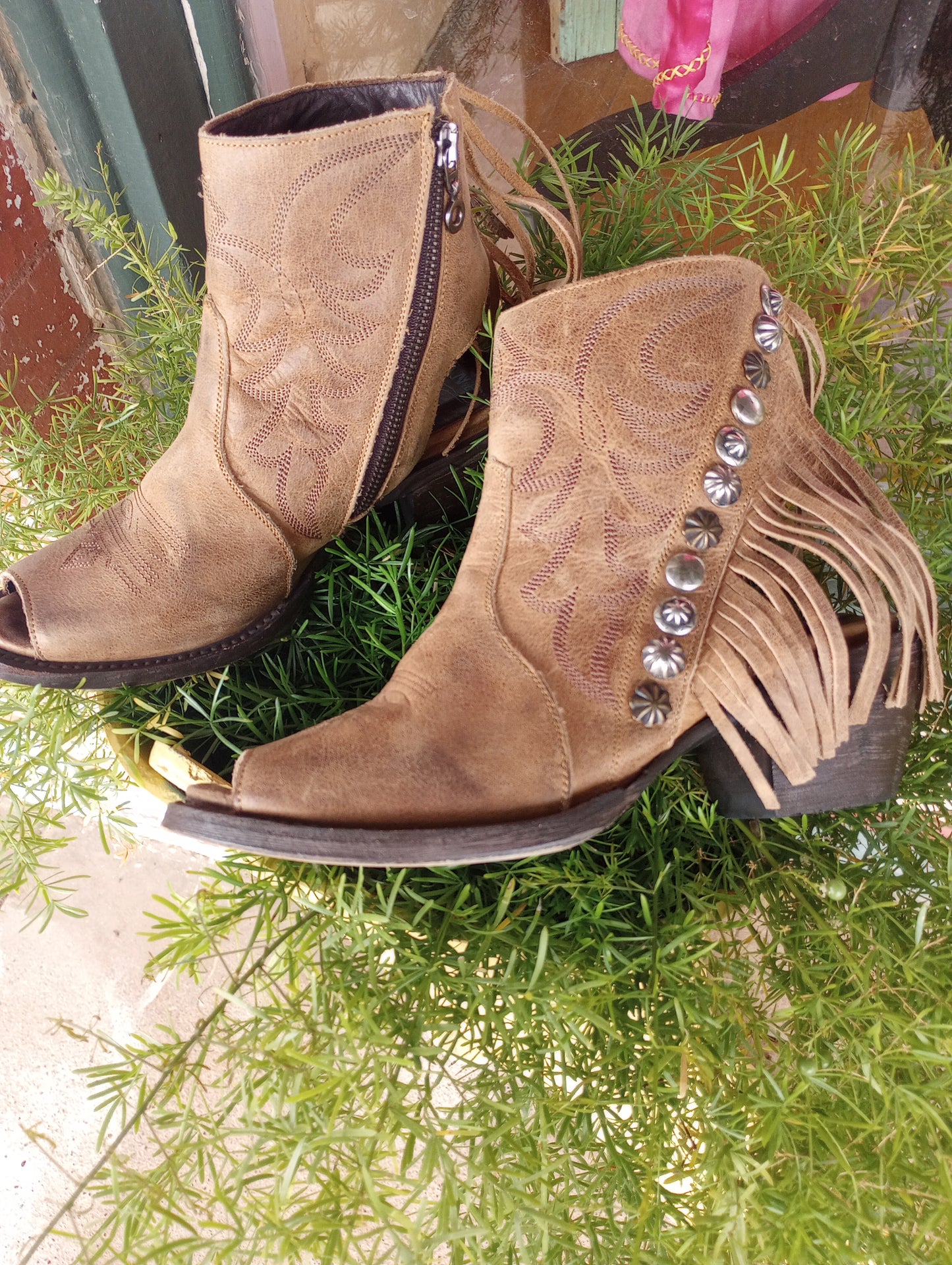 Lane Fringe Open back shors