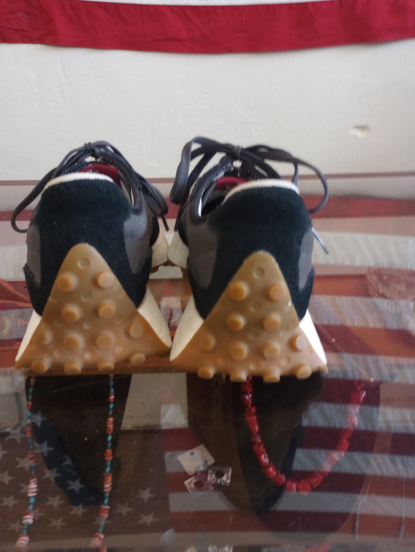 Big N Contemporary New Balance Sneakers Sz 7